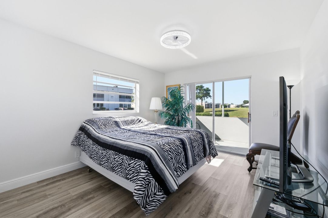 For Sale: $175,000 (2 beds, 2 baths, 902 Square Feet)