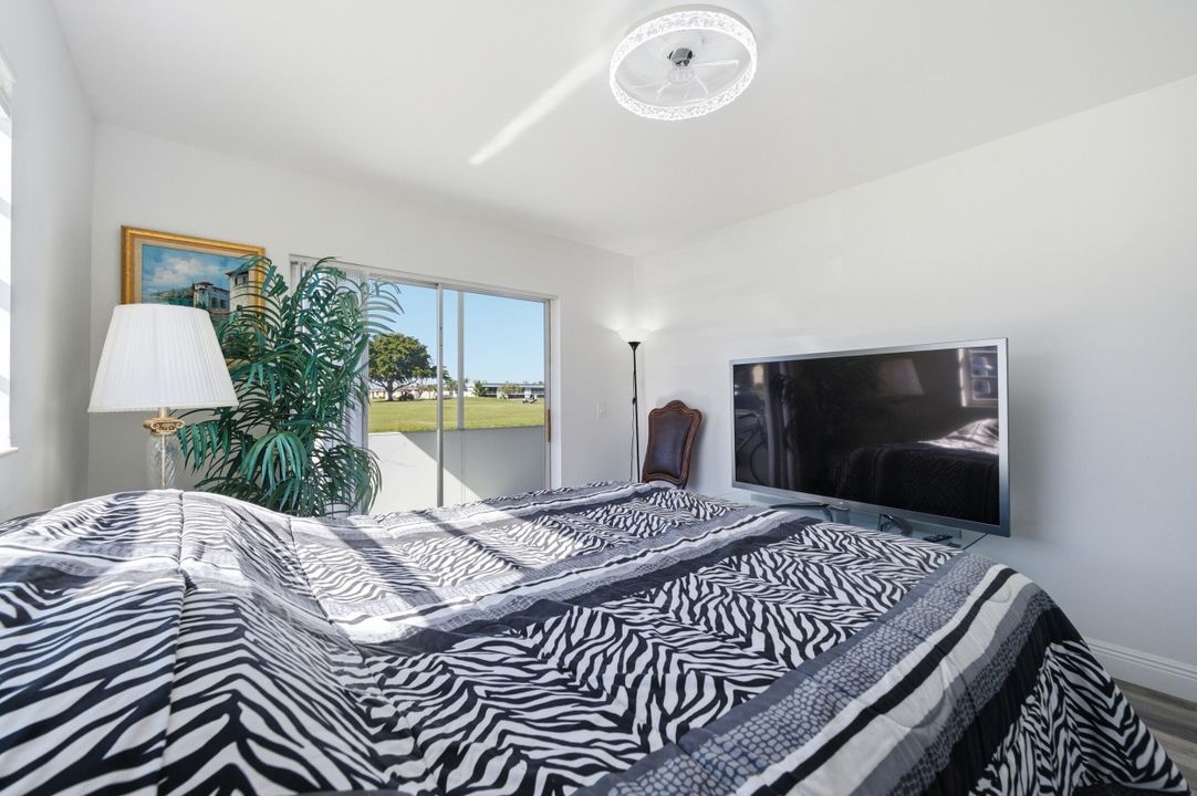 For Sale: $175,000 (2 beds, 2 baths, 902 Square Feet)