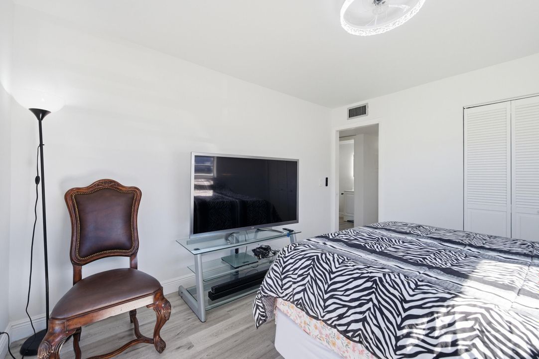 For Sale: $175,000 (2 beds, 2 baths, 902 Square Feet)