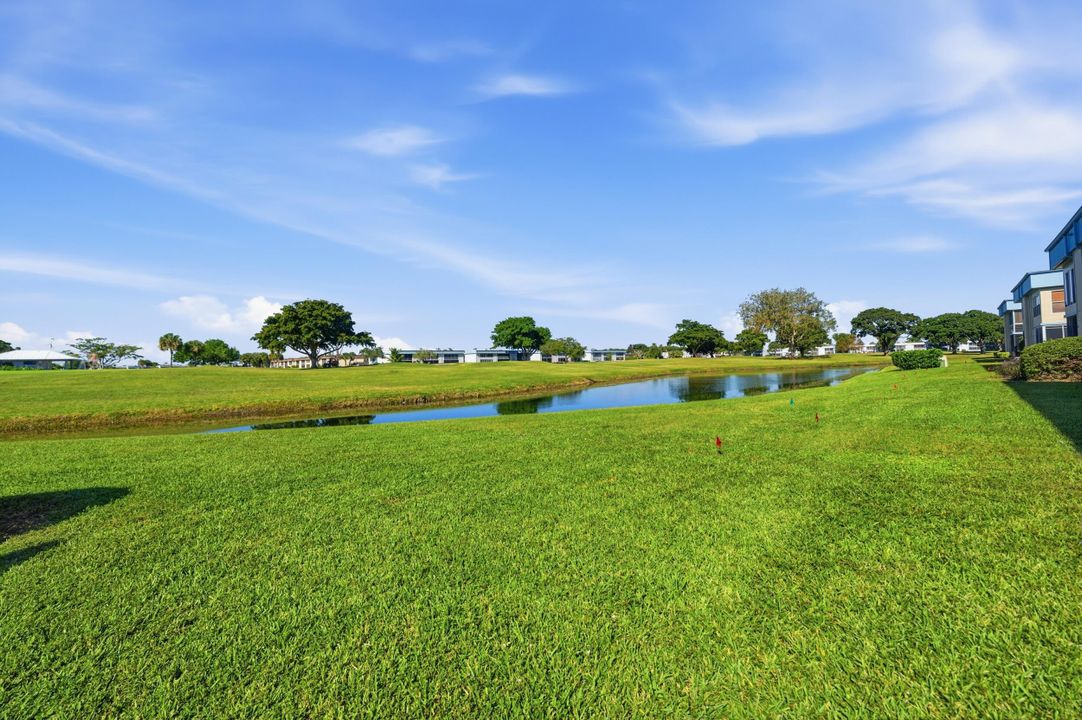 For Sale: $175,000 (2 beds, 2 baths, 902 Square Feet)