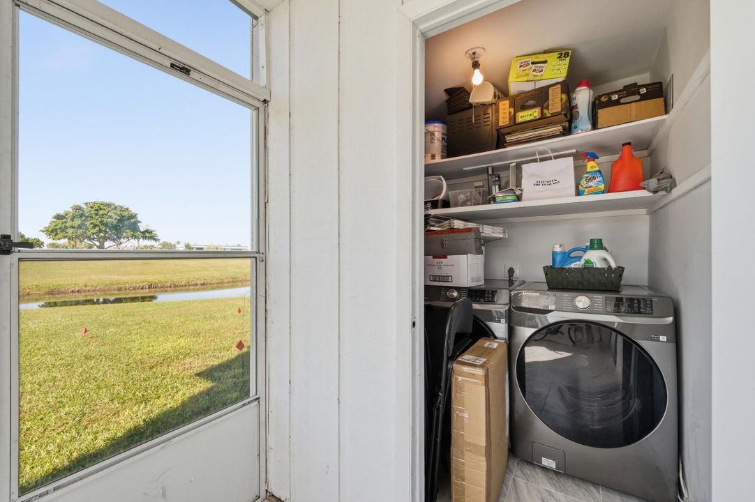 For Sale: $175,000 (2 beds, 2 baths, 902 Square Feet)