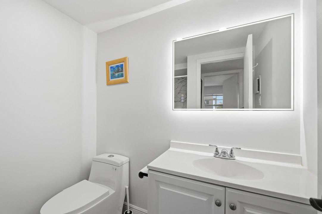 For Sale: $175,000 (2 beds, 2 baths, 902 Square Feet)