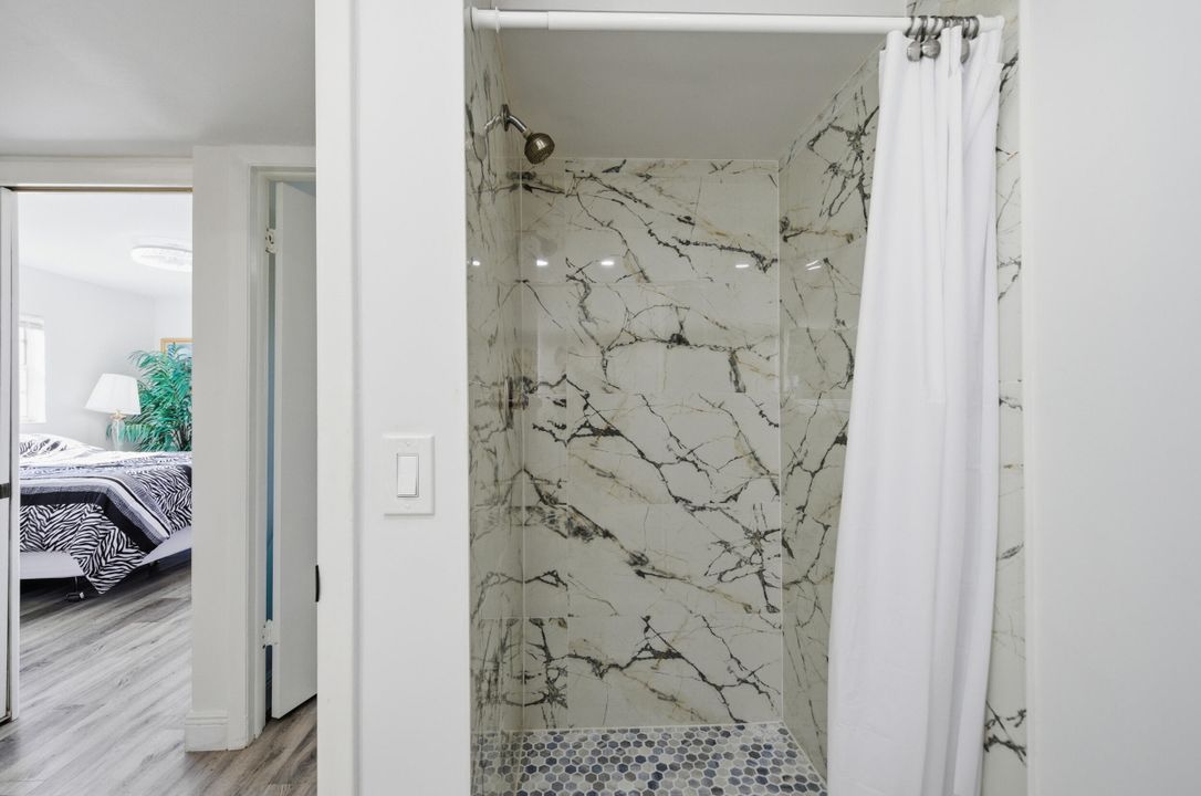 For Sale: $175,000 (2 beds, 2 baths, 902 Square Feet)