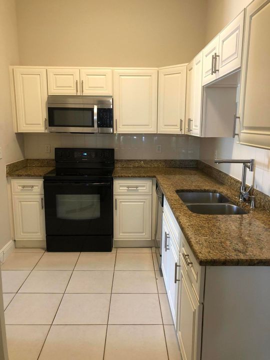 Active With Contract: $2,750 (3 beds, 2 baths, 1624 Square Feet)