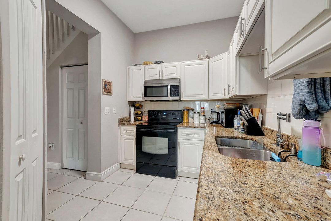 Active With Contract: $2,750 (3 beds, 2 baths, 1624 Square Feet)