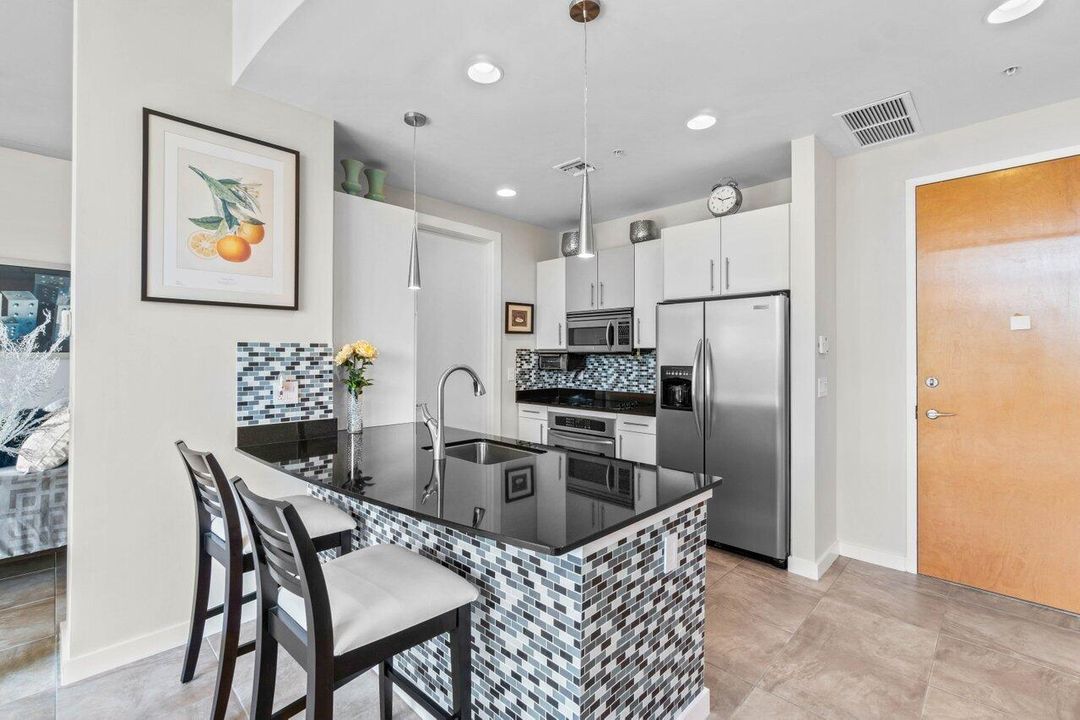 待售: $639,900 (1 贝兹, 1 浴室, 953 平方英尺)