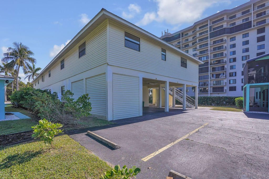 For Sale: $235,000 (1 beds, 1 baths, 680 Square Feet)