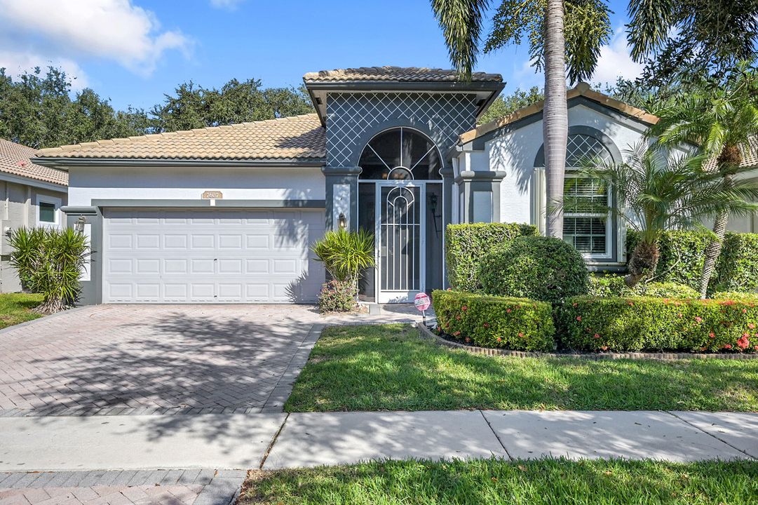 For Sale: $449,000 (3 beds, 2 baths, 1904 Square Feet)