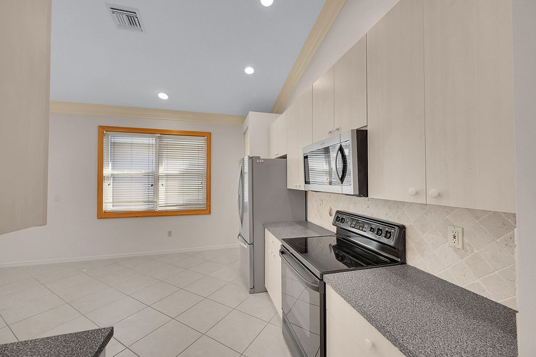 For Sale: $449,000 (3 beds, 2 baths, 1904 Square Feet)
