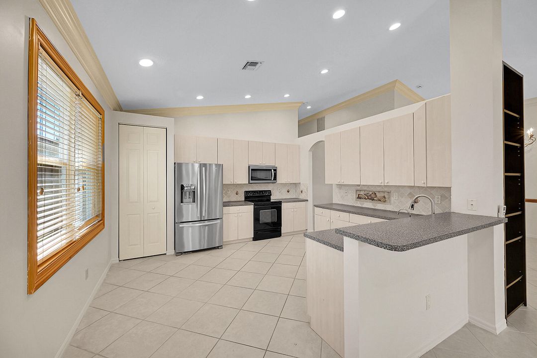 For Sale: $449,000 (3 beds, 2 baths, 1904 Square Feet)