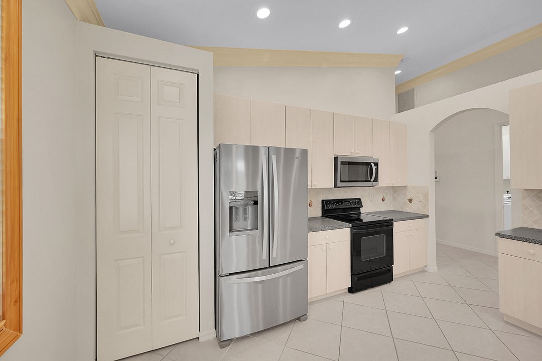 For Sale: $449,000 (3 beds, 2 baths, 1904 Square Feet)