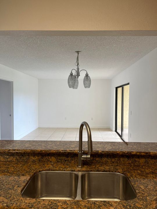 В аренду: $1,920 (2 спален, 2 ванн, 900 Квадратных фут)