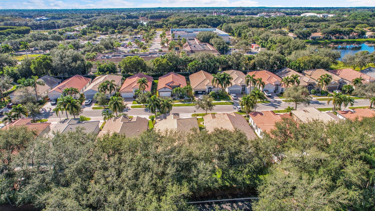 For Sale: $449,000 (3 beds, 2 baths, 1904 Square Feet)