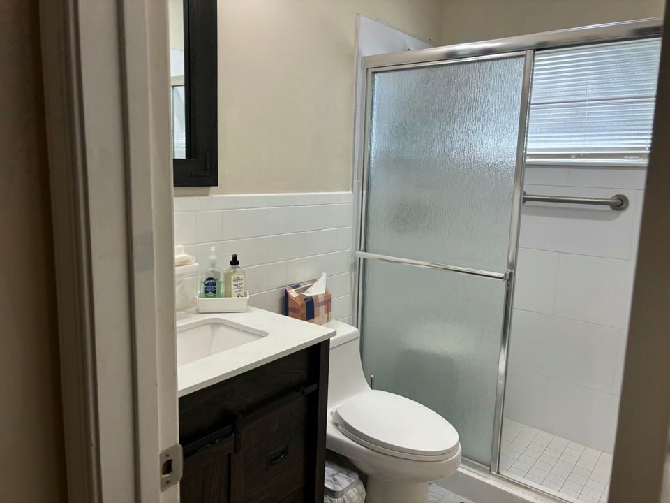 待售: $259,900 (2 贝兹, 1 浴室, 825 平方英尺)