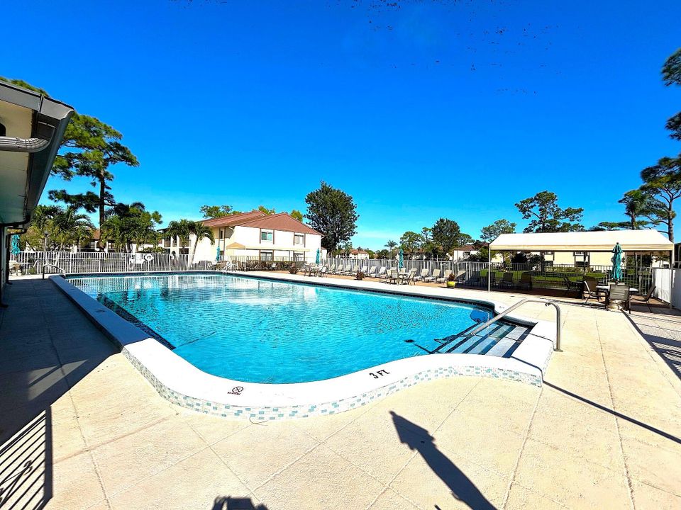 На продажу: $174,900 (2 спален, 2 ванн, 937 Квадратных фут)