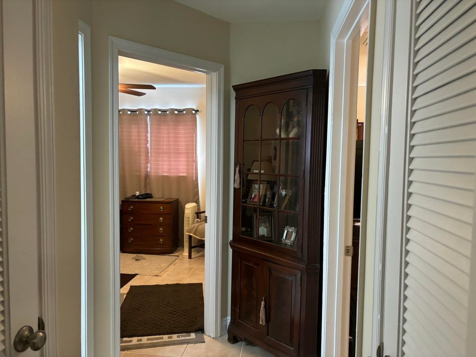 待售: $259,900 (2 贝兹, 1 浴室, 825 平方英尺)