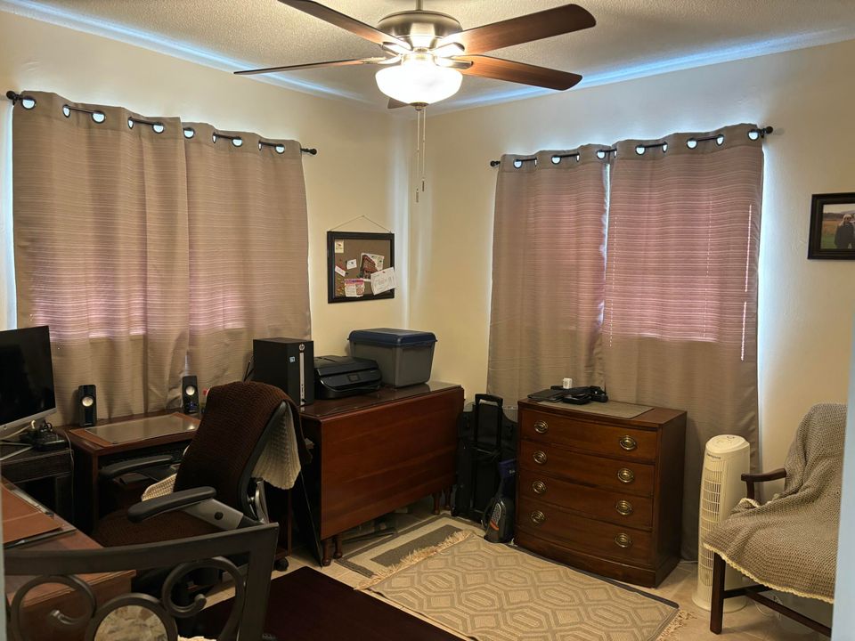 待售: $259,900 (2 贝兹, 1 浴室, 825 平方英尺)