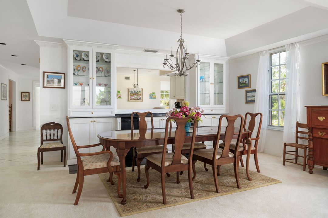 En Venta: $1,100,000 (3 camas, 2 baños, 2684 Pies cuadrados)