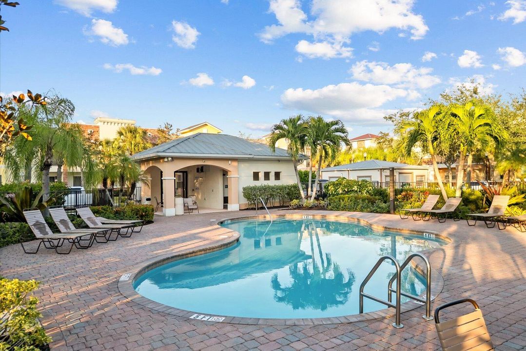 For Sale: $280,000 (2 beds, 2 baths, 1209 Square Feet)