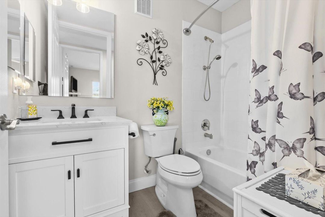 For Sale: $280,000 (2 beds, 2 baths, 1209 Square Feet)