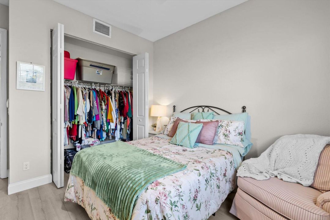 For Sale: $280,000 (2 beds, 2 baths, 1209 Square Feet)