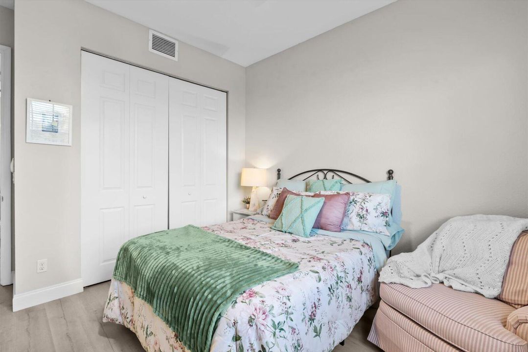 For Sale: $280,000 (2 beds, 2 baths, 1209 Square Feet)