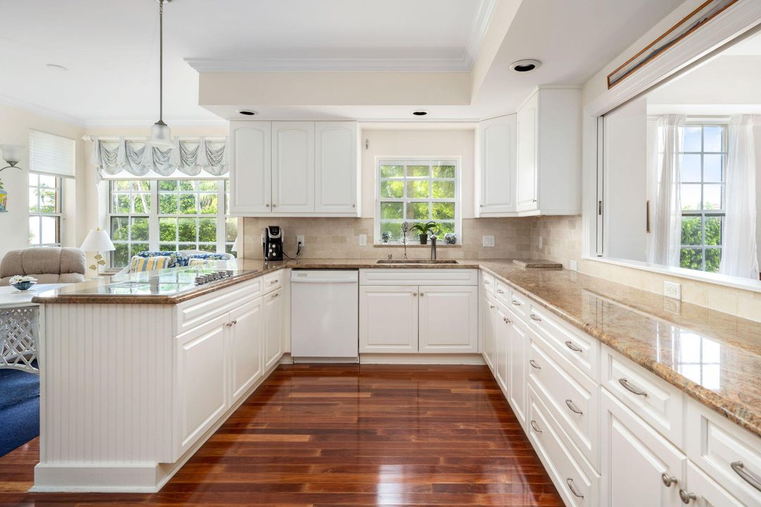 En Venta: $1,100,000 (3 camas, 2 baños, 2684 Pies cuadrados)