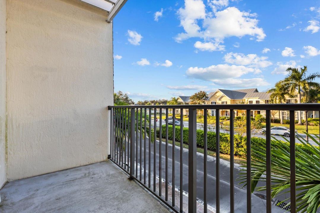 For Sale: $280,000 (2 beds, 2 baths, 1209 Square Feet)