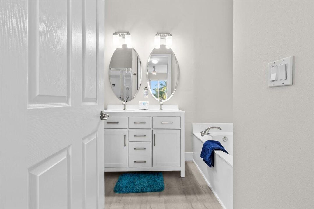 For Sale: $280,000 (2 beds, 2 baths, 1209 Square Feet)