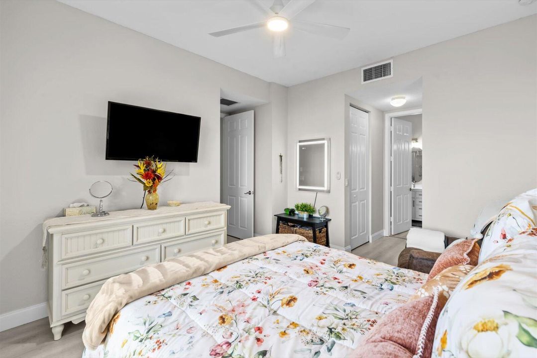 For Sale: $280,000 (2 beds, 2 baths, 1209 Square Feet)