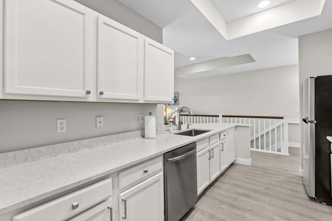 For Sale: $280,000 (2 beds, 2 baths, 1209 Square Feet)