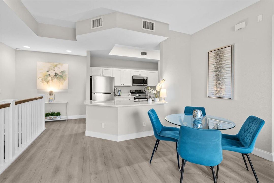 For Sale: $280,000 (2 beds, 2 baths, 1209 Square Feet)