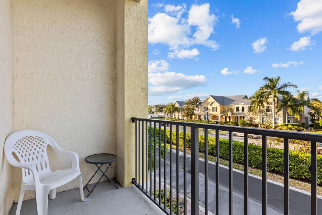 For Sale: $280,000 (2 beds, 2 baths, 1209 Square Feet)