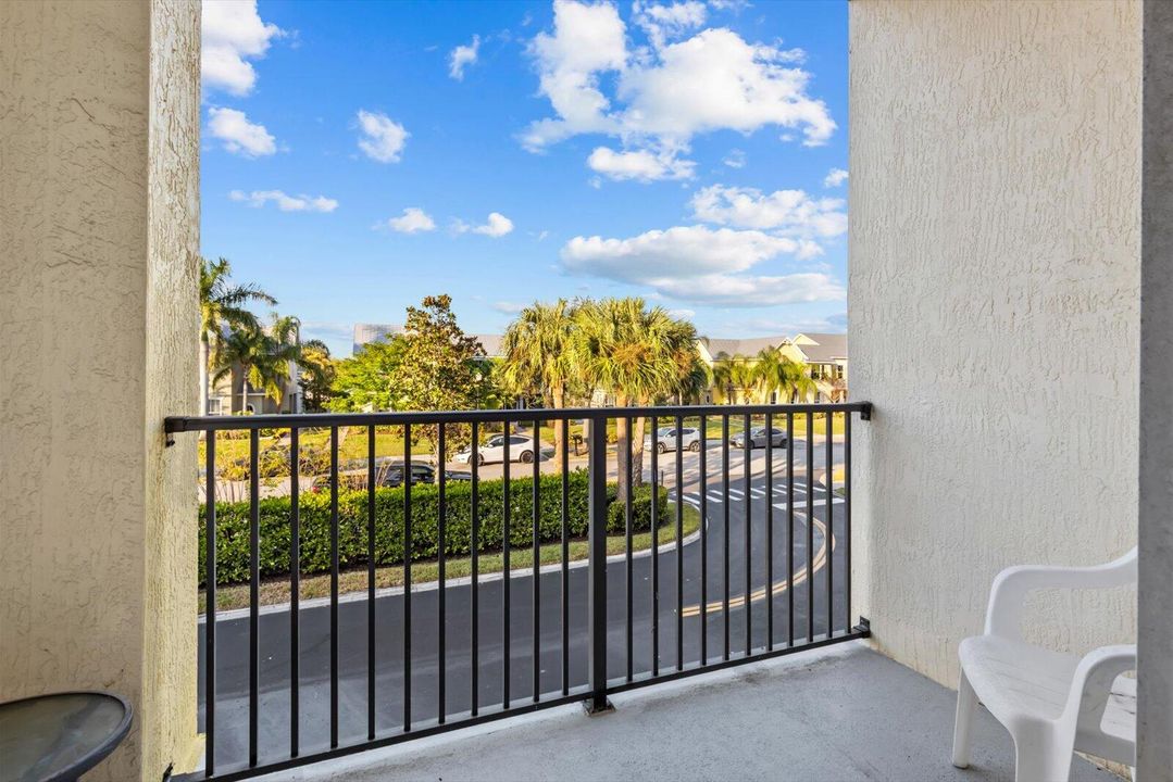 For Sale: $280,000 (2 beds, 2 baths, 1209 Square Feet)