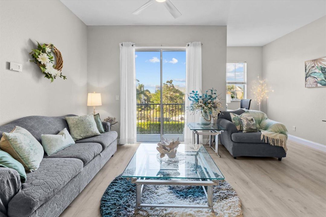 For Sale: $280,000 (2 beds, 2 baths, 1209 Square Feet)