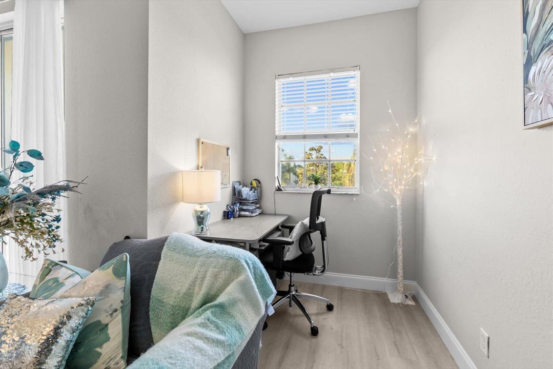 For Sale: $280,000 (2 beds, 2 baths, 1209 Square Feet)