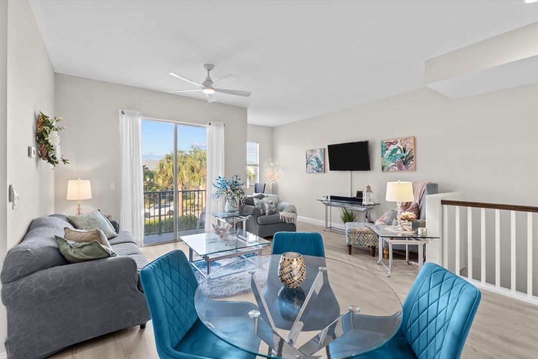 For Sale: $280,000 (2 beds, 2 baths, 1209 Square Feet)