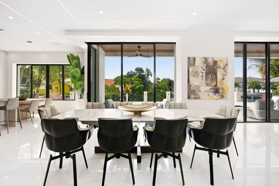 For Sale: $6,999,000 (5 beds, 6 baths, 5000 Square Feet)