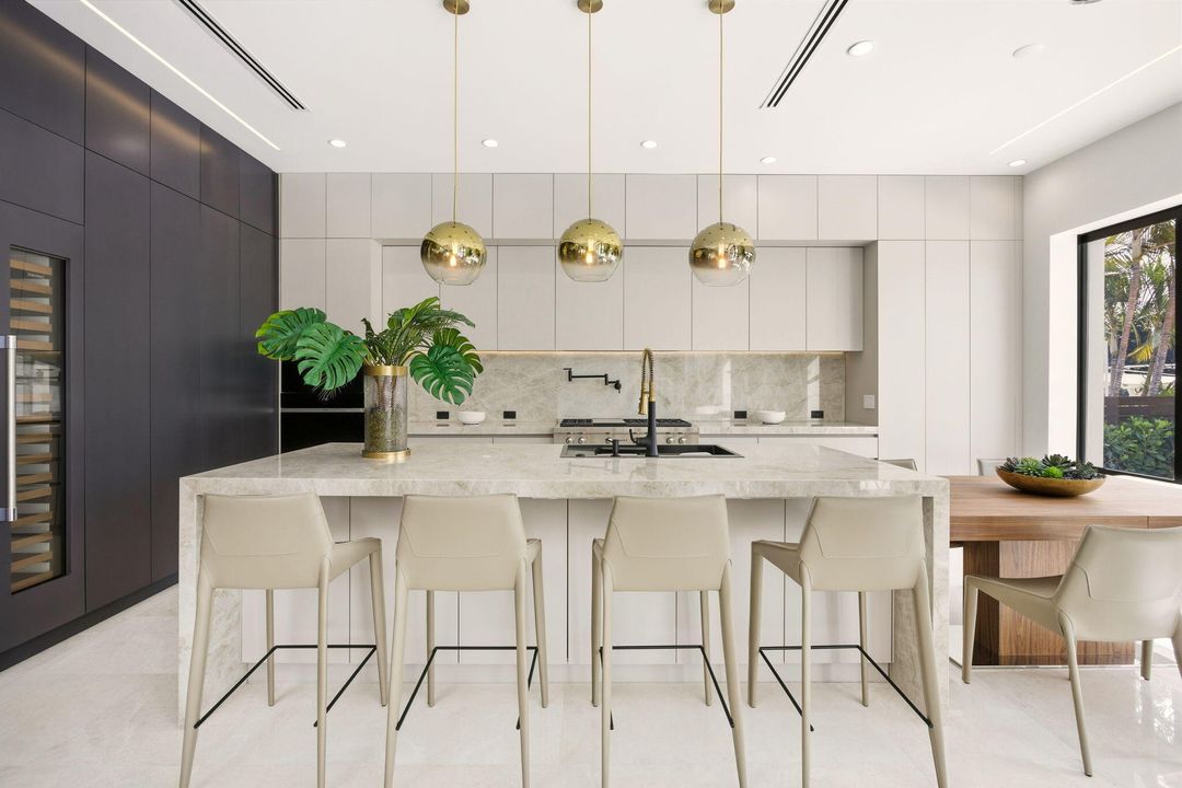 For Sale: $6,999,000 (5 beds, 6 baths, 5000 Square Feet)