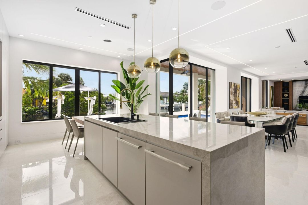 For Sale: $6,999,000 (5 beds, 6 baths, 5000 Square Feet)