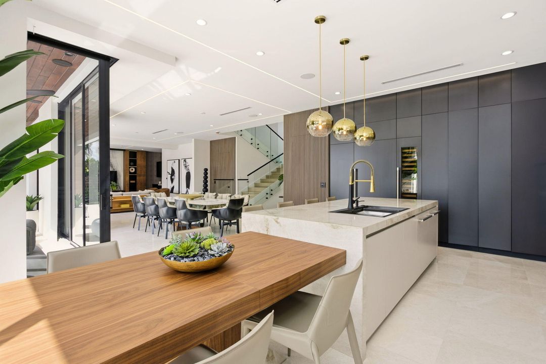 For Sale: $6,999,000 (5 beds, 6 baths, 5000 Square Feet)