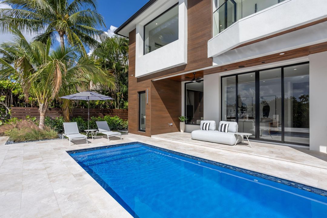 For Sale: $6,999,000 (5 beds, 6 baths, 5000 Square Feet)