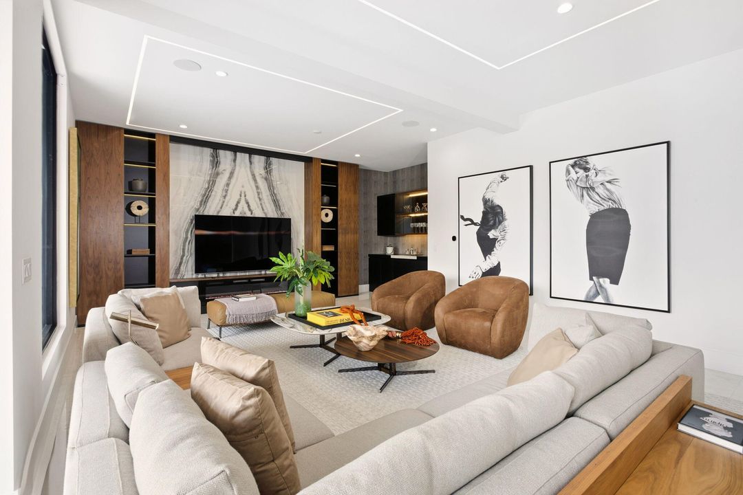 For Sale: $6,999,000 (5 beds, 6 baths, 5000 Square Feet)