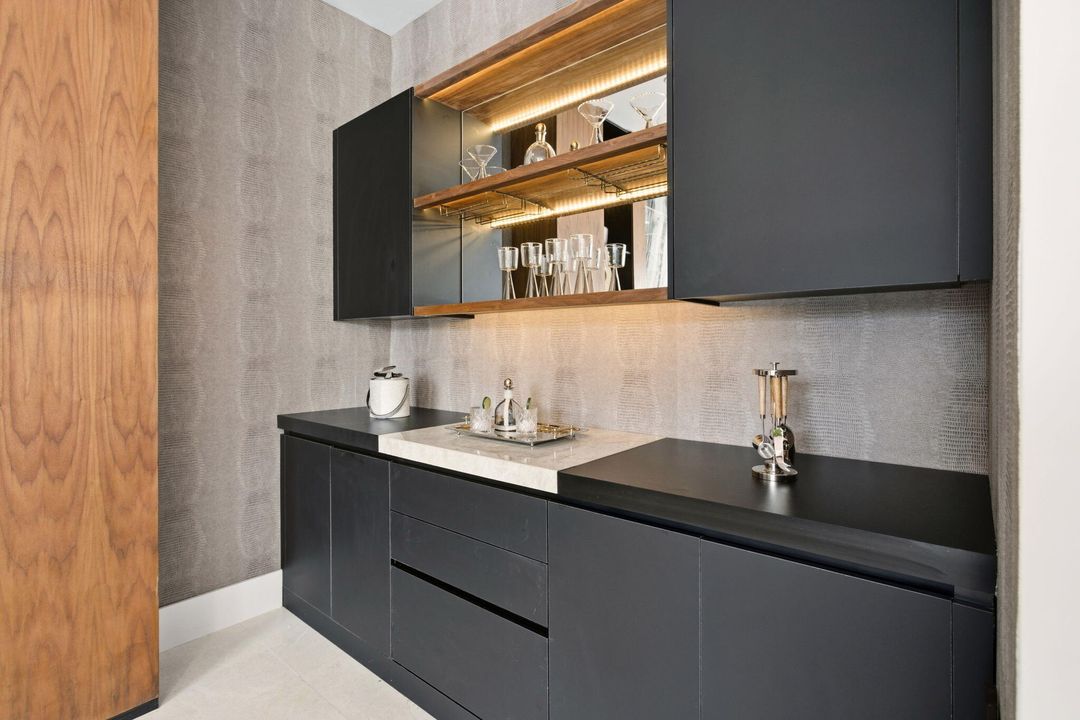 For Sale: $6,999,000 (5 beds, 6 baths, 5000 Square Feet)