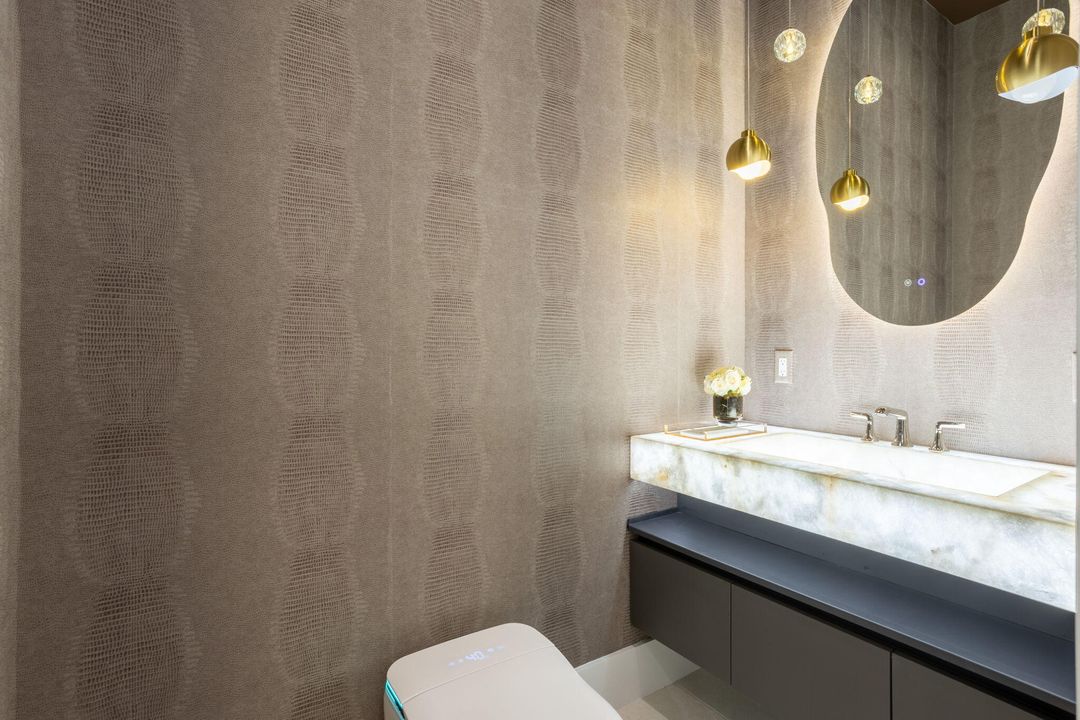 For Sale: $6,999,000 (5 beds, 6 baths, 5000 Square Feet)