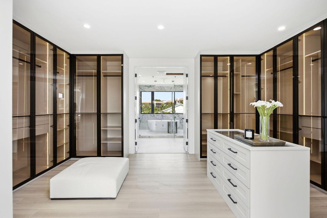 For Sale: $6,999,000 (5 beds, 6 baths, 5000 Square Feet)