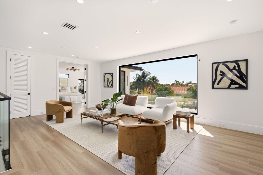 For Sale: $6,999,000 (5 beds, 6 baths, 5000 Square Feet)