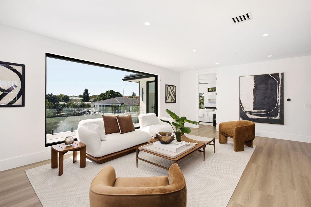 For Sale: $6,999,000 (5 beds, 6 baths, 5000 Square Feet)