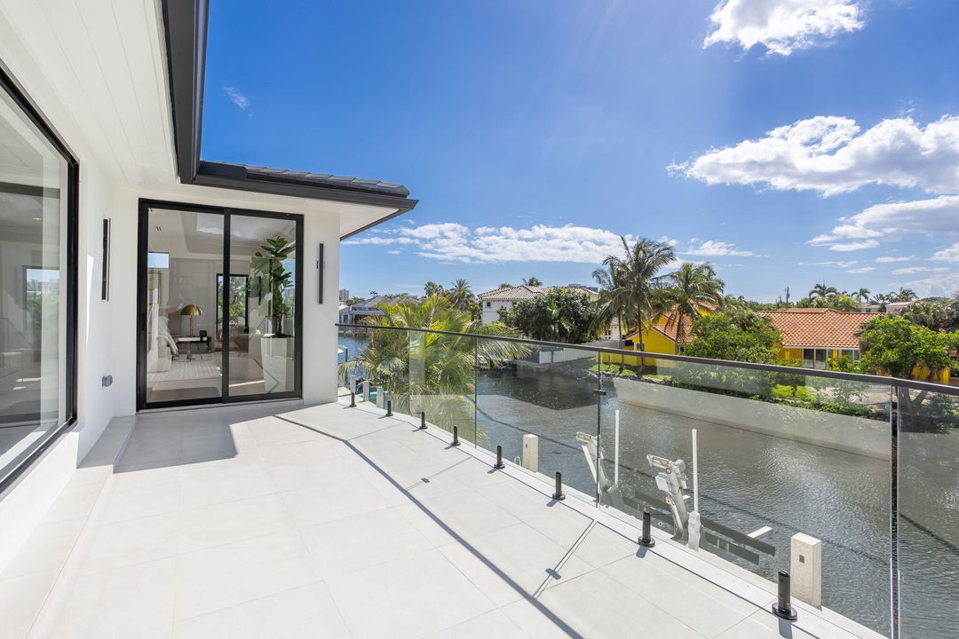 For Sale: $6,999,000 (5 beds, 6 baths, 5000 Square Feet)