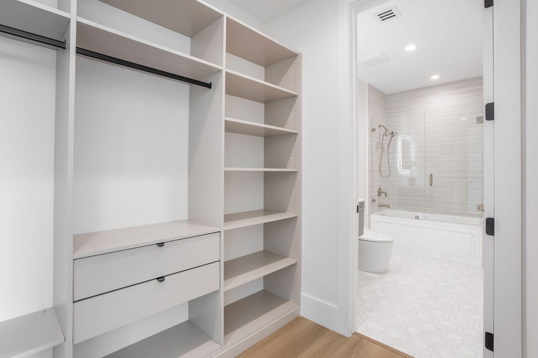 For Sale: $6,999,000 (5 beds, 6 baths, 5000 Square Feet)